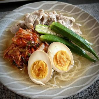 豚しゃぶキムチ冷麺 豚しゃぶキムチ冷麺 豚しゃぶ,冷麺,キムチの写真素材
