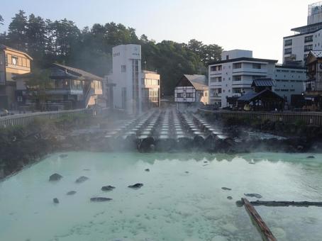 草津温泉 湯畑 草津温泉 湯畑 草津温泉,湯畑,温泉広場側の写真素材