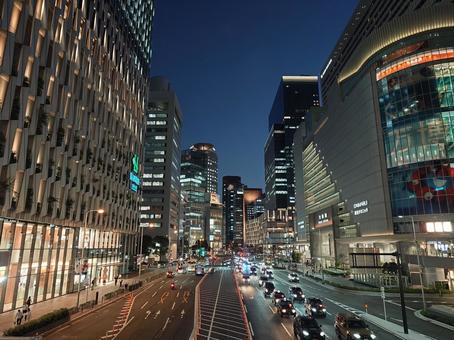 大阪駅南側道路 大阪駅南側道路 夜景,道路,ネオンの写真素材
