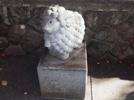 保久良神社の十二支の石像　ヒツジ 未,羊,ヒツジの写真素材