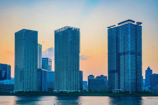 水辺に並ぶ高層ビル群 東京,豊洲,水辺の写真素材