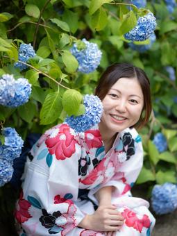 32: Hydrangea and a woman in a yukata, JPG 32: Hydrangea and a woman in a yukata, JPG
