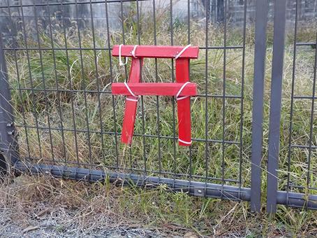 小さな手作りの鳥居 鳥居,ポイ捨て,手作りの写真素材