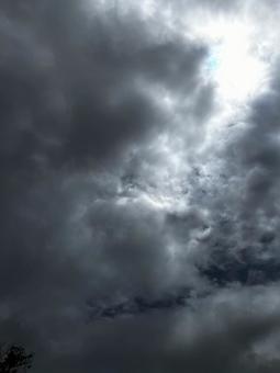 Sun between the clouds, JPG