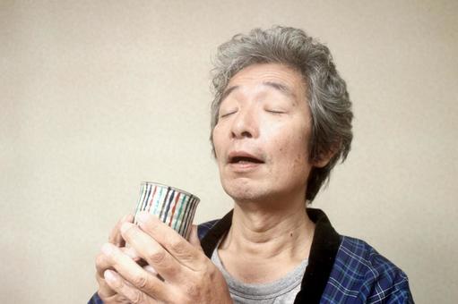 お茶を飲むシニア男性 シニア,シニア男性,シニアサラリーマンの写真素材