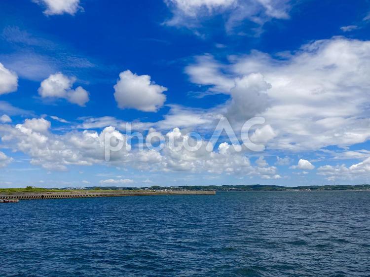 雲　白雲　海　空　海岸 雲,白雲,海の写真素材