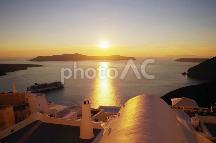 ギリシャ　サントリーニ島の夕暮れ ギリシャ,フィラ,サントリーニ島の写真素材