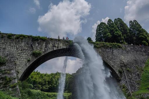 通潤橋（放水中） 通潤橋,水路橋,放水の写真素材