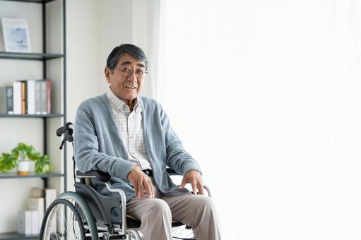 車椅子のシニアの男性 車椅子のシニアの男性 介護,車椅子,シニアの写真素材