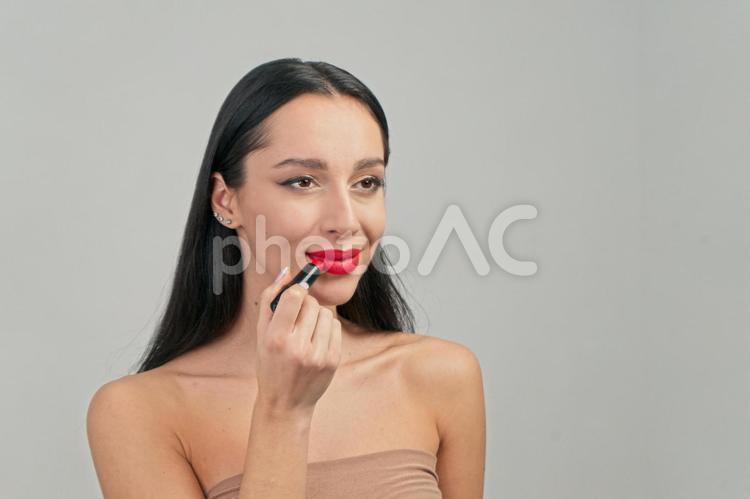 口紅を塗る女性30 化粧,女性,外国人の写真素材