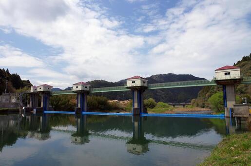 ダム 水面 ダム 水面の写真