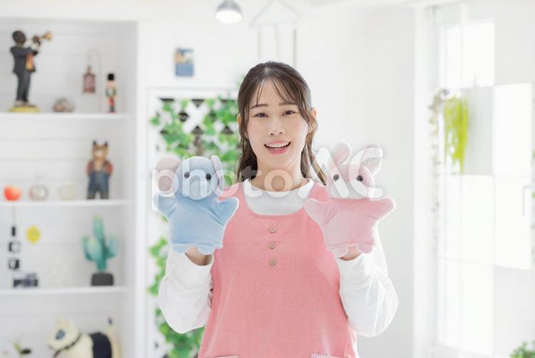 保育園　保育所　託児所 女性,保育士,子供の写真素材