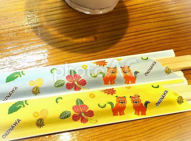 可愛らしい柄の箸袋と割りばし 割りばし,箸袋,和食の写真素材