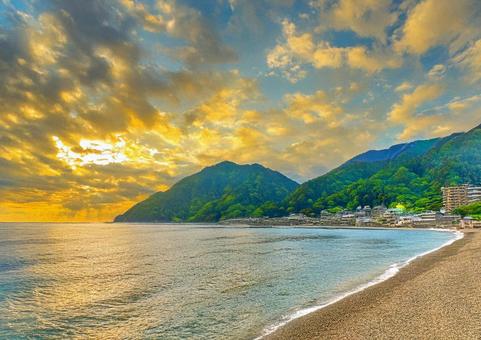 海岸の夕日の写真