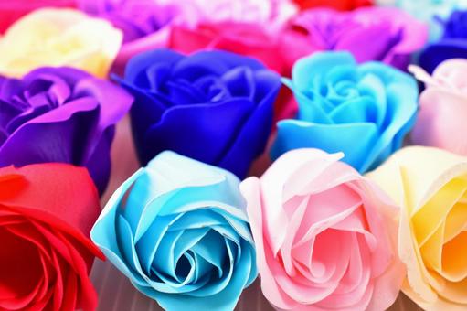 カラフルな薔薇の飾り カラフルな薔薇の飾りの写真