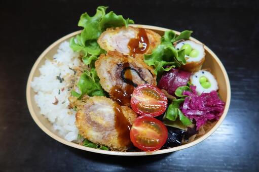 チーズカツとちくわ鳥のカラフルランチ カツ,チーズ,ちくわの写真素材