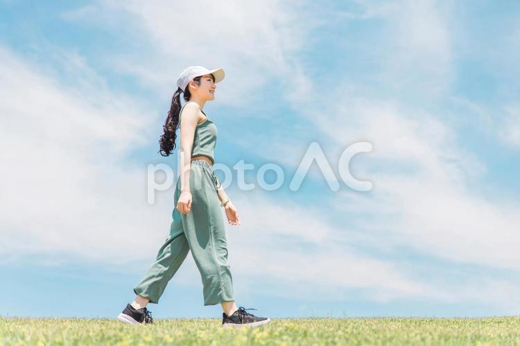有酸素運動する女性の横顔（朝活） 有酸素運動,朝活,ウォーキングの写真素材