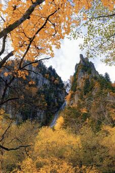 層雲峡の紅葉 層雲峡,紅葉,銀河の滝の写真素材
