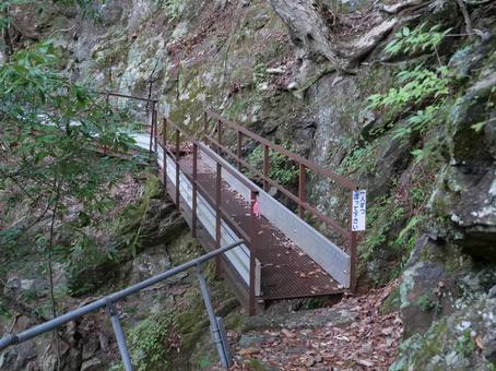 笊ヶ岳 登山道 吊り橋 笊ヶ岳 登山道 吊り橋 笊ヶ岳,南アルプス,早川町の写真素材