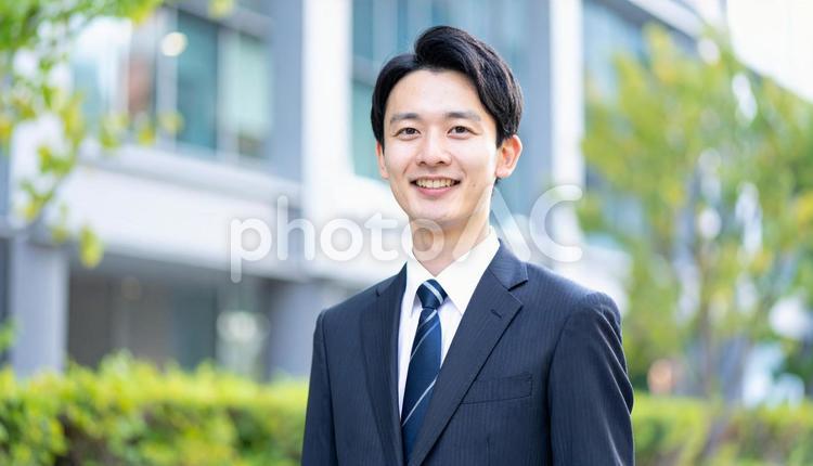 オフィス街とビジネス男性 ビジネスマン,ビジネス,男性の写真素材