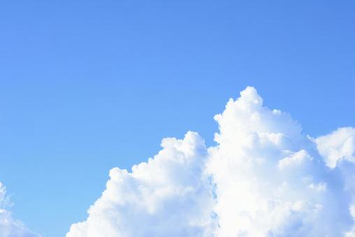 <夏のイメージ>青空と入道雲 <夏のイメージ>青空と入道雲の写真