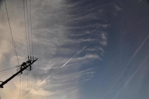 すじ雲の空 すじ雲の空 空,すじ雲,夕景の写真素材