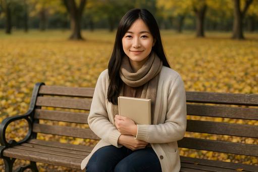 本を抱える女性 本を抱える女性の写真
