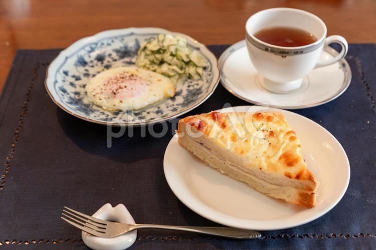 クロックムッシュと目玉焼きの朝食1 パン,トースト,クロックムッシュの写真素材