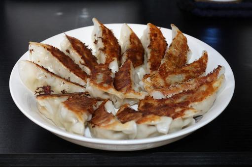 焼き餃子 焼き餃子の写真