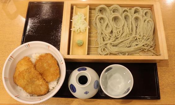 新潟名物「へぎそば」と「タレかつ丼」 新潟名物「へぎそば」と「タレかつ丼」 へぎそば,へぎ蕎麦,蕎麦の写真素材