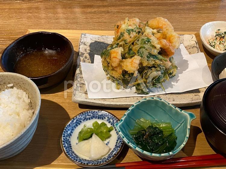 大きなかき揚げ定食 和食,定食,かき揚げの写真素材