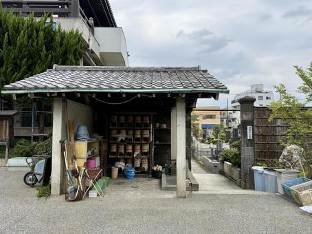 平井聖天　燈明寺　墓地の手前 平井聖天,燈明寺,寺の写真素材