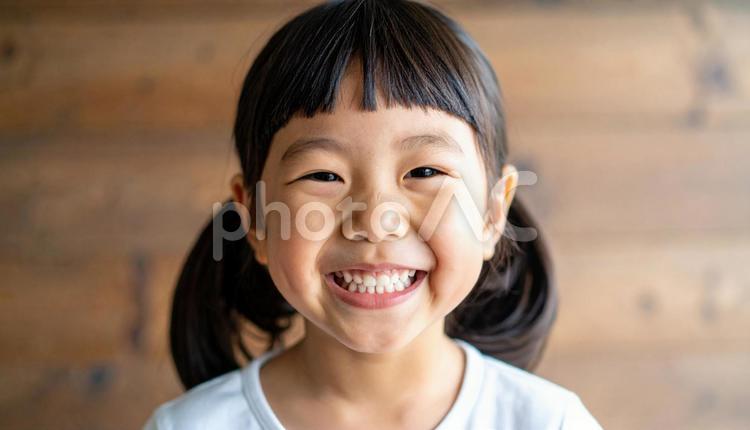 白い歯を見せて笑う女の子 歯,デンタルケア,ブレスケアの写真素材