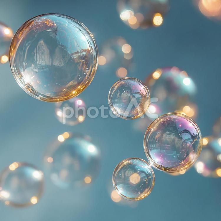 光と色が織りなす幻想的なシャボン玉の群れ シャボン玉,泡,透明の写真素材