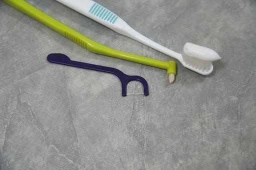 虫歯予防 歯ブラシと歯間ブラシ 虫歯予防 歯ブラシと歯間ブラシ 歯ブラシ,歯間ブラシ,デンタルフロスの写真素材