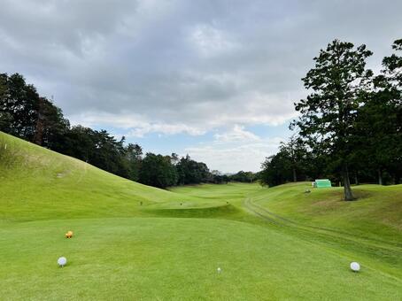 曇り空のティーイングエリア ゴルフ,ティーイングエリア,ゴルフ場の写真素材
