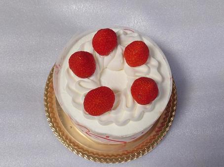 ホールケーキ ホールケーキ ケーキ,誕生日,いちごの写真素材