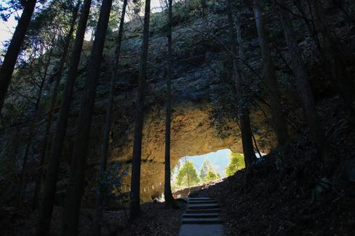 熊本県高森町 穿戸岩 熊本県高森町 穿戸岩 穿戸岩,巨大,石の写真素材