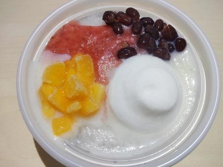 カップの白くまアイス 白くまアイス,かき氷,フルーツの写真素材