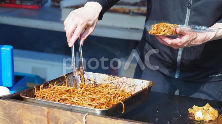 肉フェス！露天で焼きたて焼きそば！ 屋台,出店,焼きそばの写真素材