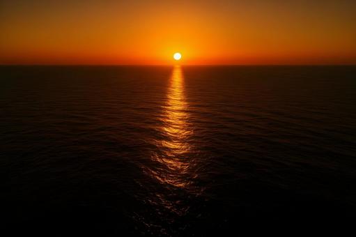 海に沈む夕日 海に沈む夕日の写真