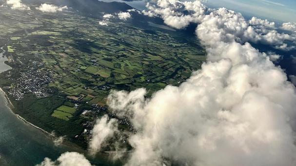 飛行機から撮影した八重山諸島石垣島 飛行機から撮影した八重山諸島石垣島の写真