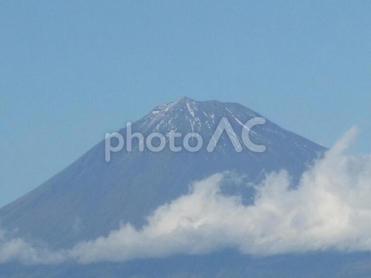 秋の富士山とたなびく雲 富士山,秋の富士山,冠雪の写真素材
