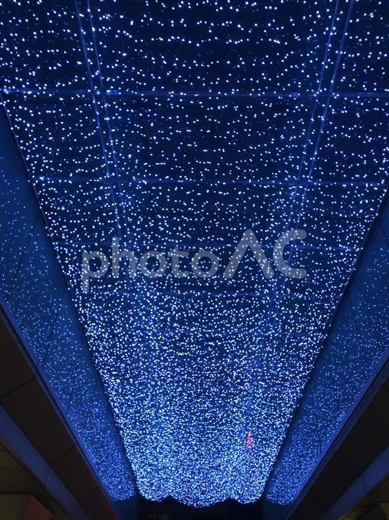 代官山　天井のイルミネーション　青 イルミネーション,天井,ライトアップの写真素材