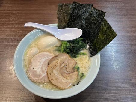 家系ラーメン 美味しい,ラーメン屋,麺類の写真素材