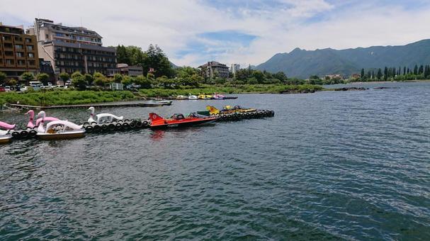 河口湖とスワンボート 富士山,スワンボート,河口湖の写真素材