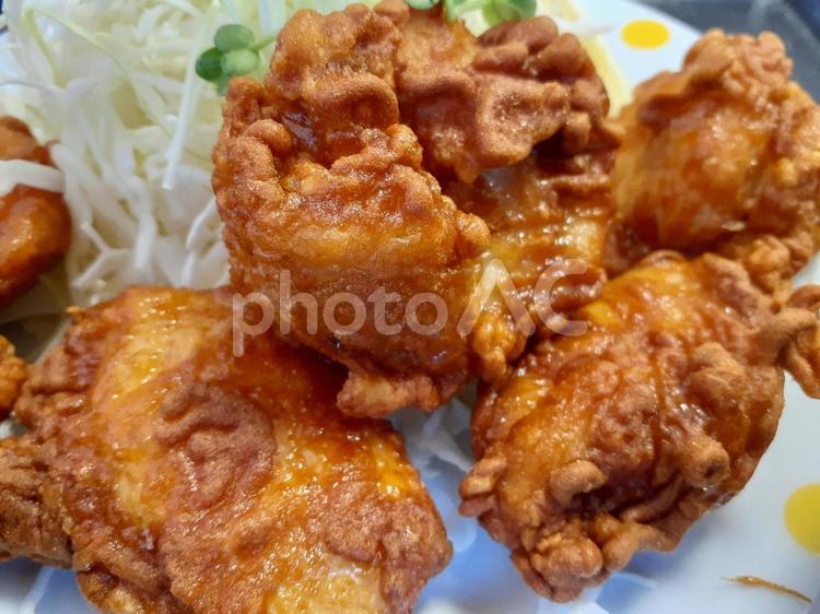 ランチには定食の大盛り鶏の唐揚げが最高 鶏の唐揚げ,鶏から,定食の写真素材