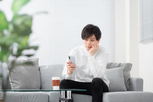 Image of a man operating a smartphone, الهاتف الذكي, رجل, تطبيق نشاط الزواج, JPG