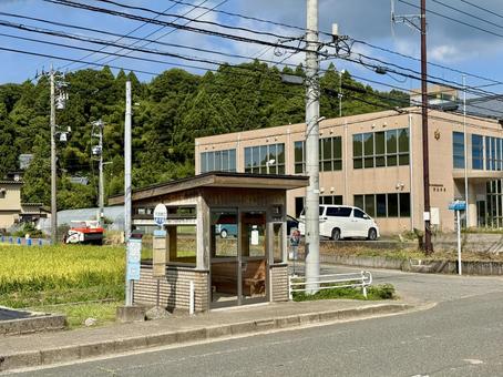 福井県越前　田舎のバス停　夏の下河原口 福井県,越前市,待ち合わせの写真素材