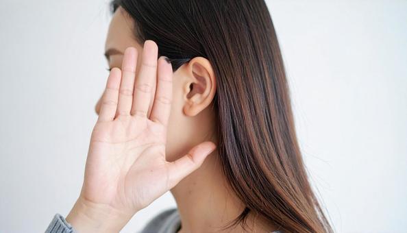 聞く女性 聞く女性の写真